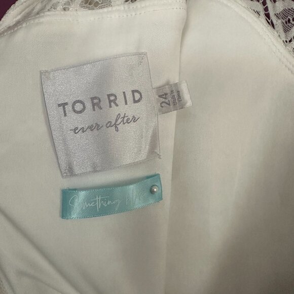 Plus Size Torrid Ivory Lace Tea-Length Wedding Dress Size 24 and Size 18 - Picture 7 of 13